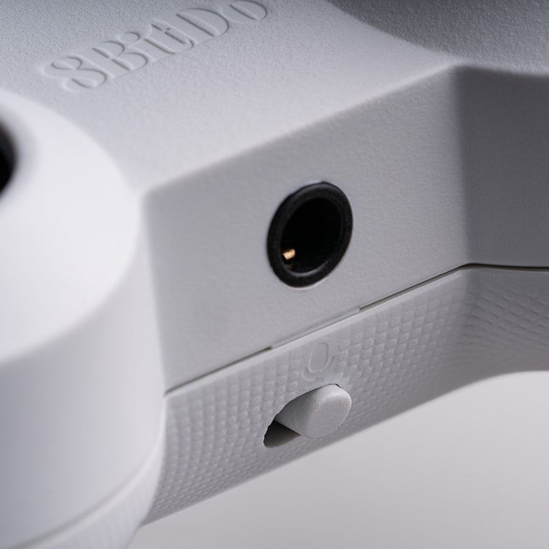 8BitDo Pro 2 Wired Controller for Xbox (Hall Effect joysticks) - Gamepad Design for Flexible Everyday Play