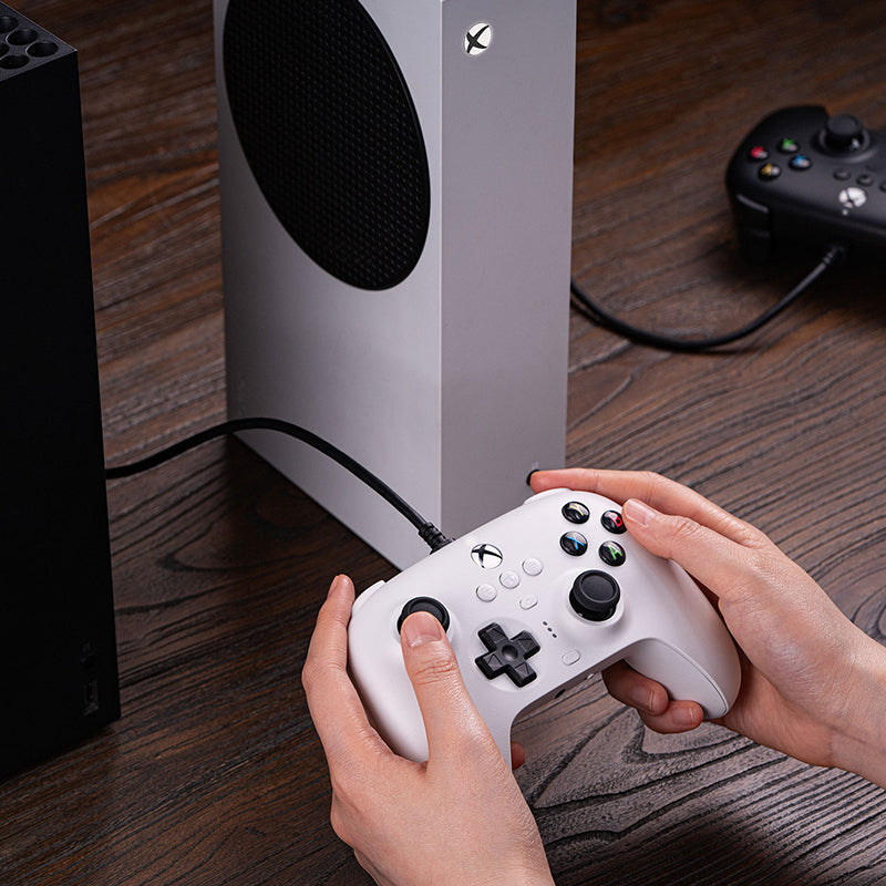 8BitDo Ultimate Wired Controller for Xbox (Hall Effect Joystick) - Gamepad Design for Flexible Everyday Play